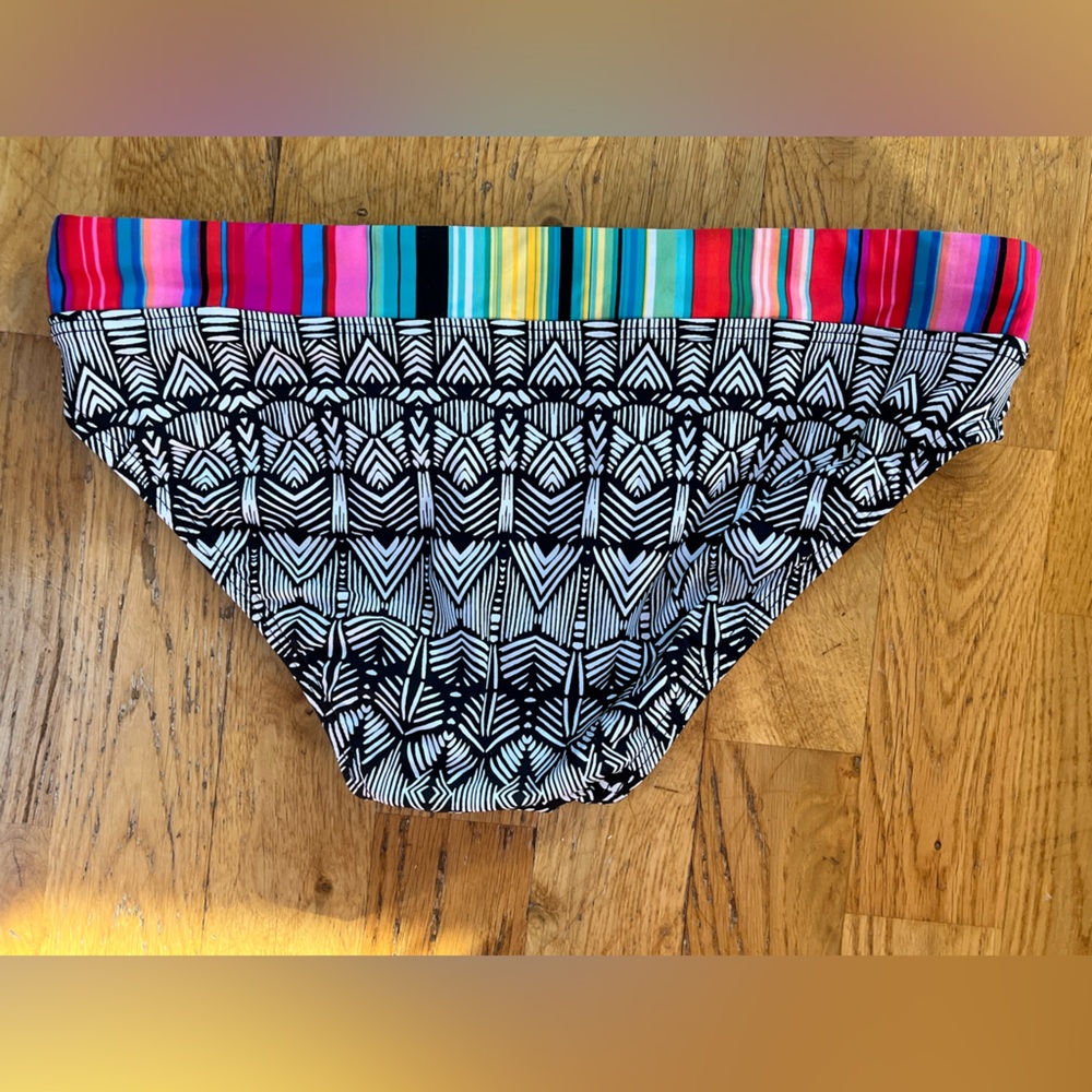 Title Nine Black & White Geometric Three-Piece Bikini Set with Neon Lime Lining - Picture 6 of 11